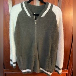 Wishlist zip up sweater. Size M/L.